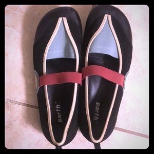 Earth Intrigue Mary Janes Size 8B